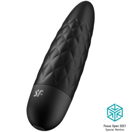 Sie mit tiefen Vibrationen durch und durch zu erfreuen. Dank des gesteppten Designs und der voluminösen Form sorgt dieser Mini-Vibrator für einen guten Halt und ermöglicht Ihnen vielfältige Freuden. Produktinformationen "Ultra Power Bullet 5" Leistungsstarke Vibrationsmuster sorgen für eine intensive Stimulation der Klitoris Dank seiner wasserdichten (IPX7)-Ausrüstung kann dieses Spielzeug sicher im Wasser verwendet werden und ist leicht zu reinigen Hergestellt aus superweichem