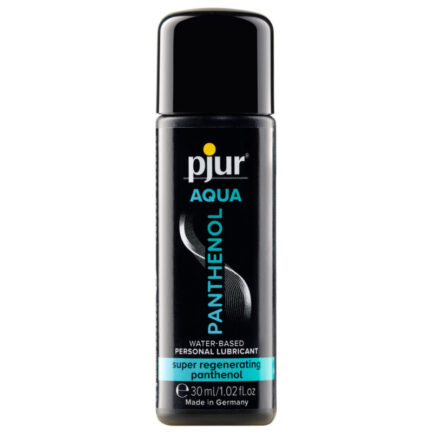 ist pjur AQUA Panthenol! Sorgt für langanhaltende Schmierung und hinterlässt ein angenehmes Hautgefühl. Panthenol pflegt und regeneriert. Spendet gestresster Haut mehr Feuchtigkeit und pflegt sie dauerhaft. Pjur® ist weltweit führend in der Herstellung von Anal- und Vaginalgleitmitteln sowie Retardants und Enhancern