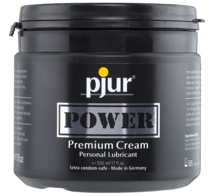 Der Name sagt alles. pjur Power Premium Cream ist eines unserer stärksten Gleitmittel auf Silikon- und Wasserbasis ? für extra heißen Sex! Seine hervorragenden Gleiteigenschaften sind ideal für analen Spaß und für den Einsatz mit größeren Toys. Dank seiner cremigen Konsistenz lässt es sich leicht mit einer Hand aus dem praktischen Behälter entnehmen und mit der anderen ebenso leicht und komfortabel dosieren und auftragen. Neben der Premium-Qualität des Produkts schwärmen Fans der Power Premium Cream von der einfachen Handhabung und den langanhaltenden Gleiteigenschaften für genussvollen Spaß. Das Produkt hinterlässt ein weiches und glattes Hautgefühl und lässt sich zudem leicht mit Wasser und Seife entfernen. Selbstverständlich ist pjur Power Premium Cream in Kombination mit Latexkondomen absolut sicher und besonders hautfreundlich. Einer unserer leistungsstärksten Schmierstoffe Cremige Konsistenz