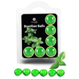  Befeuchten Sie die Hand mit Wasser und umarmen Sie den brasilianischen Ball mit der Hand. Durch die Wärme der Hand und die Feuchtigkeit löst sich der Ball innerhalb von 3 bis 5 Minuten auf