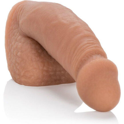 der einen sexy und maskulinen Look kreiert. Der superweiche und flexible Penis wurde für einen bequemen und sicheren Sitz in Ihrem Lieblingsgurt von Packer Gear™ entwickelt und ist ideal für alle